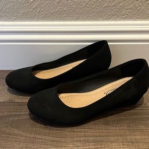 Cityclassified comfort wedges